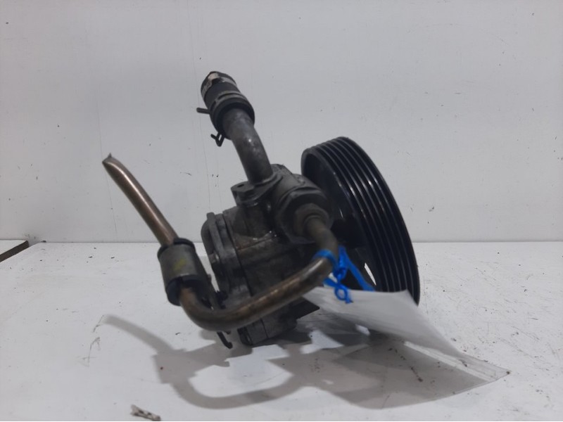 Recambio de bomba direccion para ford fiesta (cbk) futura x referencia OEM IAM 236C3A696  