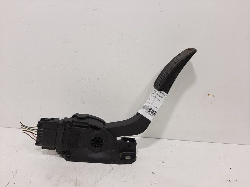 Recambio de pedal acelerador para ford fiesta (cb1) trend referencia OEM IAM 2120072  