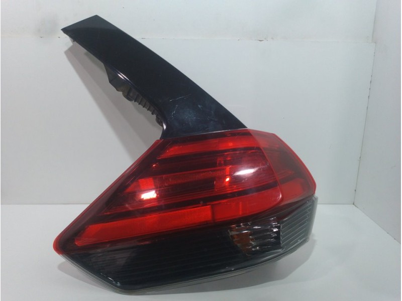 Recambio de piloto trasero izquierdo para nissan x-trail (t32) referencia OEM IAM 22023746 24786012A  Recambio de piloto trasero izquierdo para nissan x-trail (t32) referencia OEM IAM 22023746 24786012A