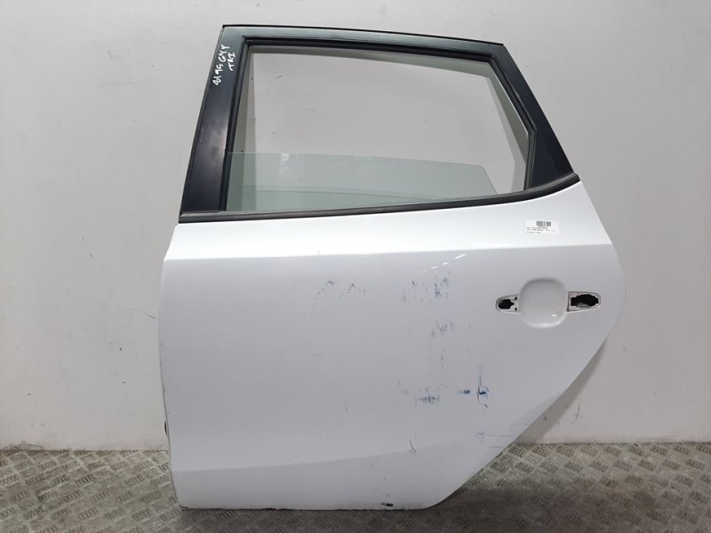 Recambio de puerta trasera izquierda para hyundai i30 comfort referencia OEM IAM 771112L010 BLANCO 