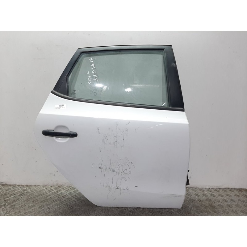 Recambio de puerta trasera derecha para hyundai i30 comfort referencia OEM IAM 771212L010 BLANCO 