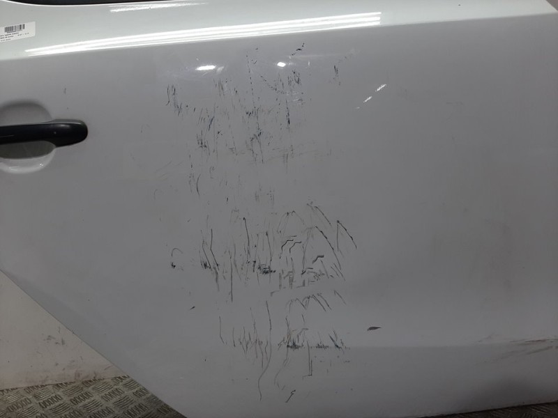 Recambio de puerta trasera derecha para hyundai i30 comfort referencia OEM IAM 771212L010 BLANCO 