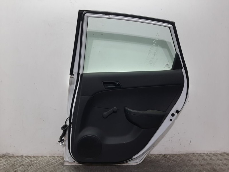 Recambio de puerta trasera derecha para hyundai i30 comfort referencia OEM IAM 771212L010 BLANCO 