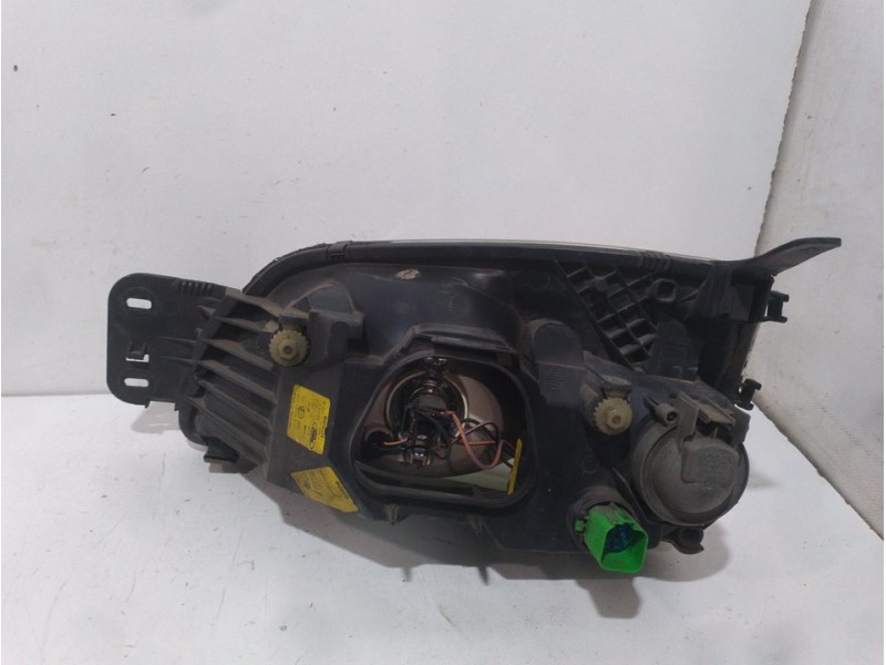 Recambio de faro derecho para ford fiesta (cbk) ambiente referencia OEM IAM 0301173304  