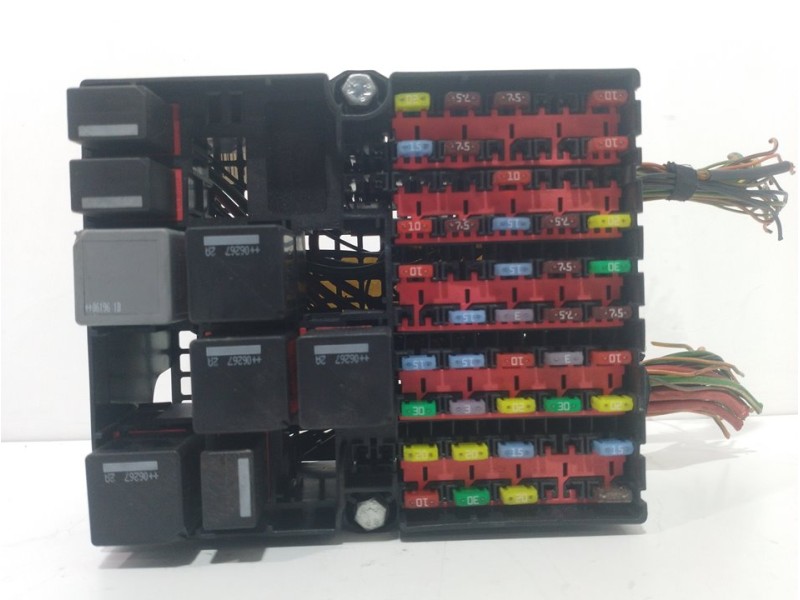 Recambio de caja reles / fusibles para ford fiesta (cbk) futura x referencia OEM IAM 6S6T14401  