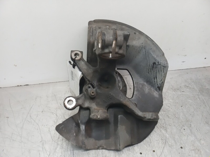 Recambio de mangueta delantera izquierda para bmw serie 3 berlina (e46) 320d referencia OEM IAM 31211096429  