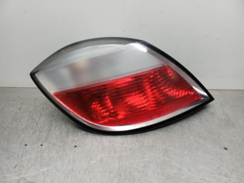 Recambio de piloto trasero izquierdo para opel astra h berlina cosmo referencia OEM IAM   