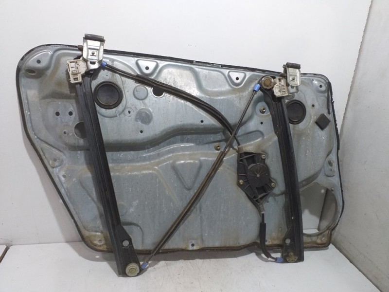 Recambio de elevalunas delantero derecho para volkswagen passat berlina (3b3) comfortline referencia OEM IAM 3B4837756D  