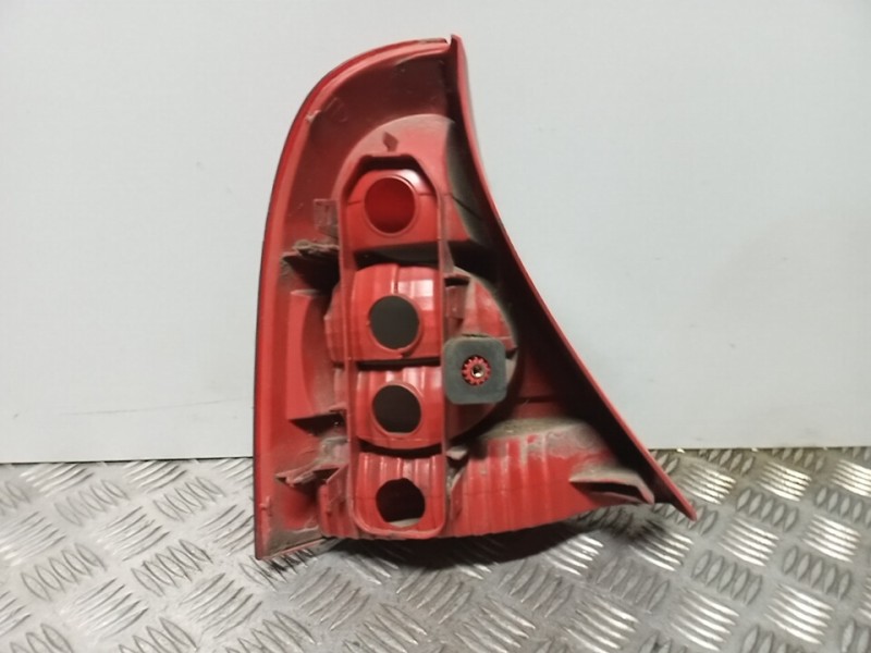 Recambio de piloto trasero derecho para renault clio ii fase ii (b/cb0) authentique referencia OEM IAM    Recambio de piloto trasero derecho para renault clio ii fase ii (b/cb0) authentique referencia OEM IAM