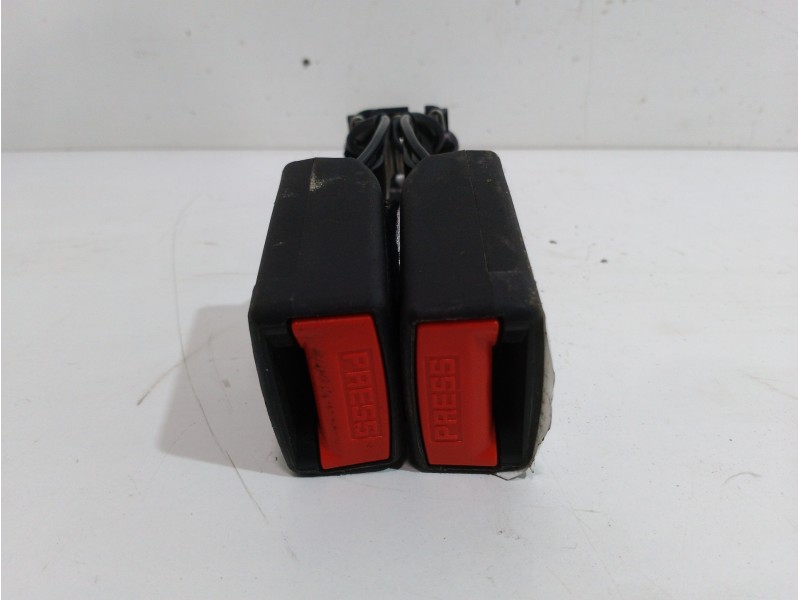 Recambio de enganche cinturon trasero central para citroën c4 picasso exclusive referencia OEM IAM 305540510  