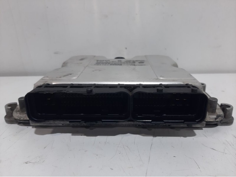Recambio de centralita motor uce para chrysler voyager (rg) 2.5 crd lx referencia OEM IAM 0281011064  
