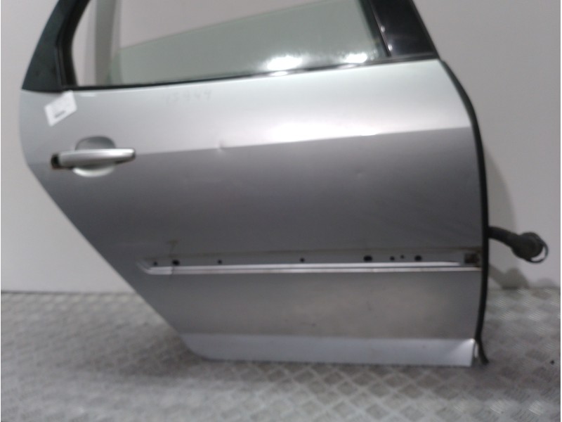 Recambio de puerta trasera derecha para peugeot 407 st sport referencia OEM IAM 9008N3 PLATA 