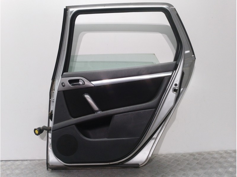 Recambio de puerta trasera derecha para peugeot 407 st sport referencia OEM IAM 9008N3 PLATA 
