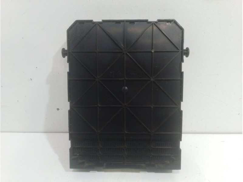 Recambio de caja reles / fusibles para peugeot 207 xs pack referencia OEM IAM 9661708280  BSI2004P0800