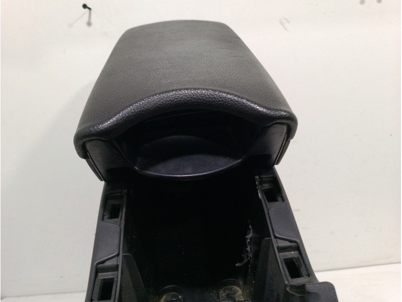 Recambio de apoyabrazos central para toyota prius (nhw30) advance referencia OEM IAM   