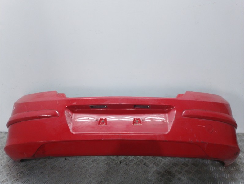 Recambio de paragolpes trasero para opel astra h berlina cosmo referencia OEM IAM 13362604 ROJO 