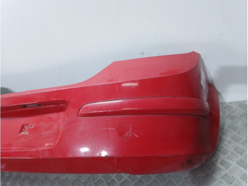 Recambio de paragolpes trasero para opel astra h berlina cosmo referencia OEM IAM 13362604 ROJO 