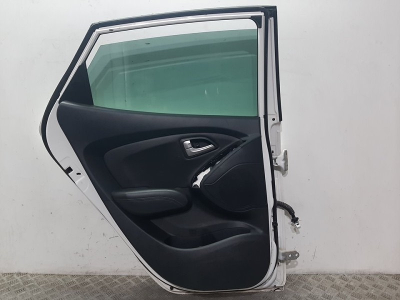 Recambio de puerta trasera izquierda para hyundai ix35 classic 2wd referencia OEM IAM 770032Y000 BLANCO 