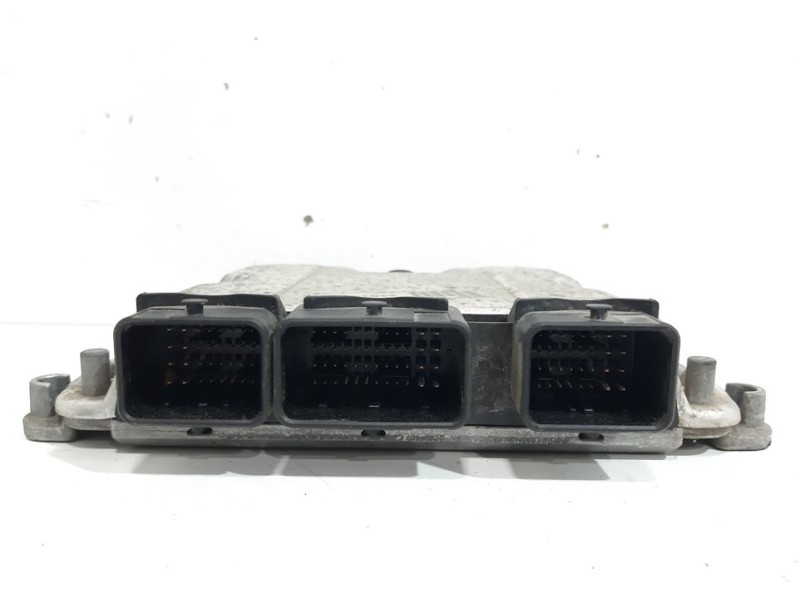 Recambio de centralita motor uce para peugeot 206 berlina xt referencia OEM IAM  0281011525 