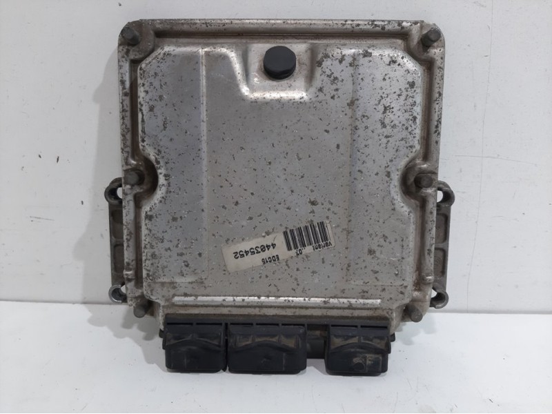 Recambio de centralita motor uce para peugeot 206 berlina xt referencia OEM IAM  0281011525 