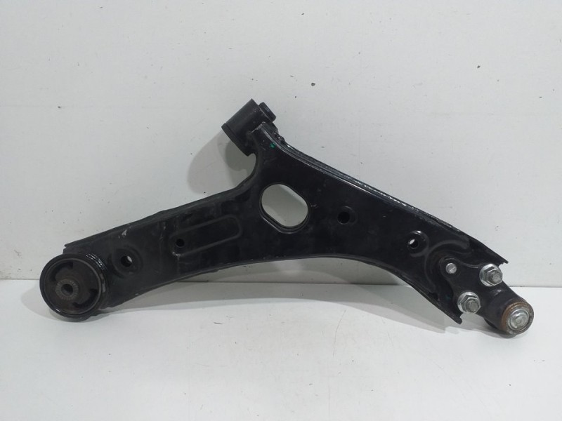 Recambio de brazo suspension inferior delantero izquierdo para hyundai ix35 classic 2wd referencia OEM IAM TC3016 AK24F 