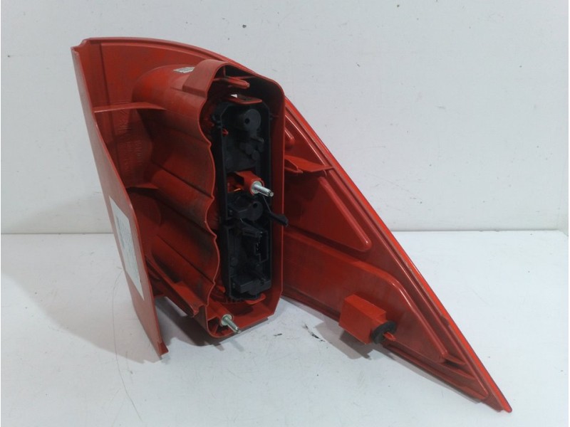 Recambio de piloto trasero derecho para peugeot 1007 sport referencia OEM IAM 6351V5  