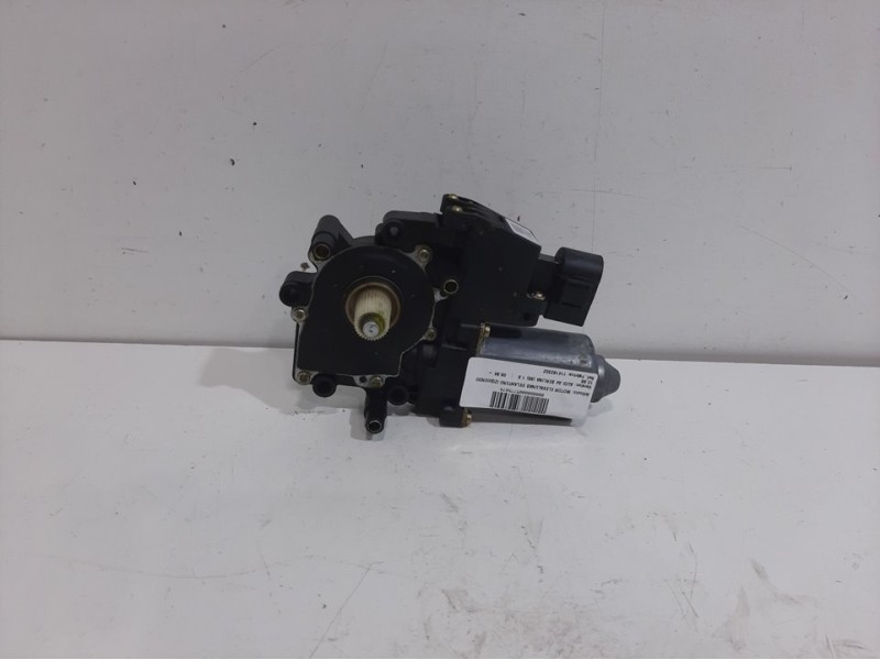 Recambio de motor elevalunas delantero izquierdo para audi a4 berlina (b5) 1.8 referencia OEM IAM 114182302 8D0959802D 