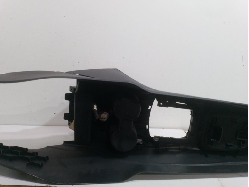 Recambio de apoyabrazos central para volkswagen polo (6r1) advance referencia OEM IAM 6R1863680D  