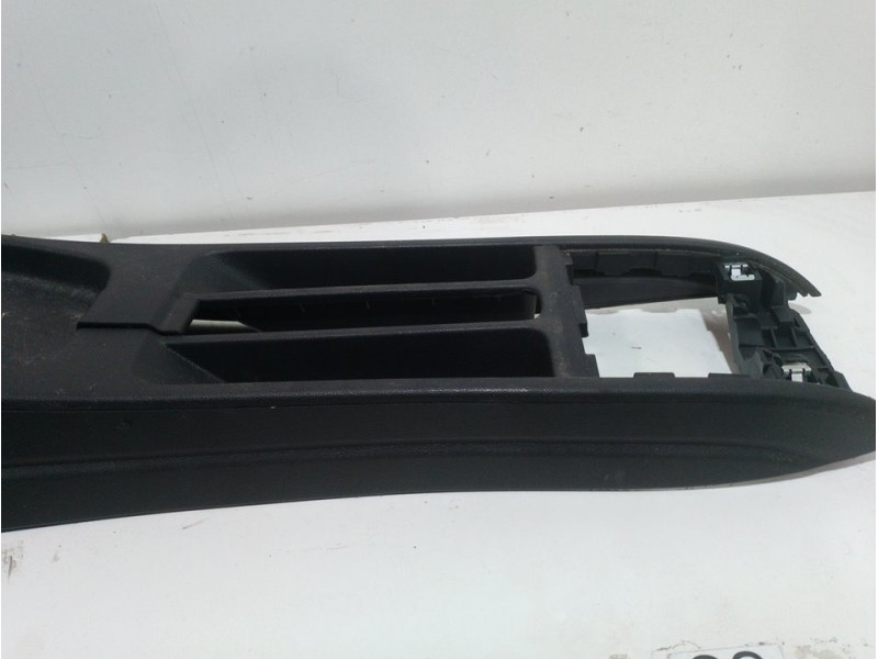 Recambio de apoyabrazos central para volkswagen polo (6r1) advance referencia OEM IAM 6R1863680D  