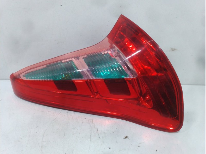 Recambio de piloto trasero izquierdo para citroën c4 berlina exclusive plus referencia OEM IAM 9646801777  