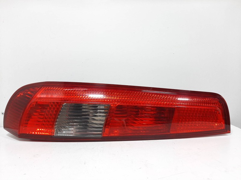 Recambio de piloto trasero izquierdo para ford fiesta (cbk) ambiente referencia OEM IAM 1324570  