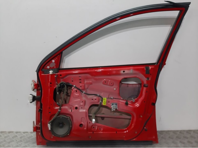 Recambio de puerta delantera derecha para chevrolet lacetti cdx referencia OEM IAM  ROJO 