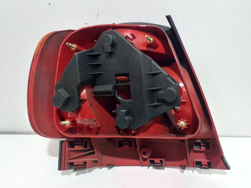 Recambio de piloto trasero derecho para audi a4 berlina (b5) 1.8 referencia OEM IAM   