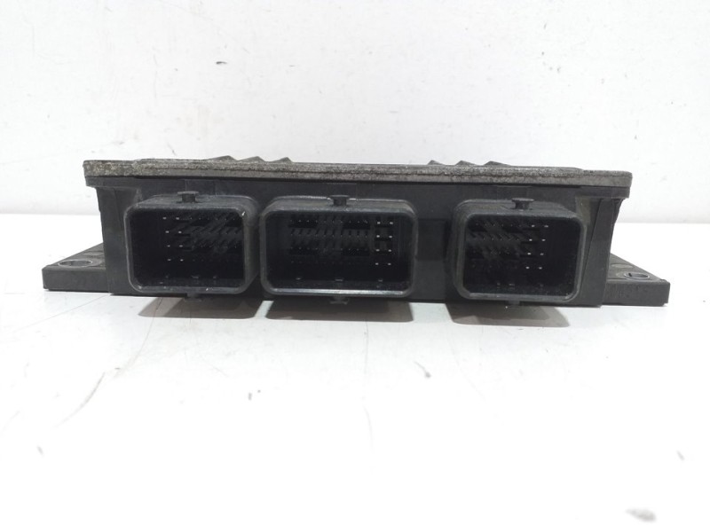 Recambio de centralita motor uce para renault clio iii pack dynamique referencia OEM IAM 82003990 8200513163 DELPHI