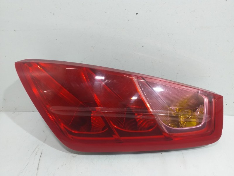 Recambio de piloto trasero derecho para fiat punto berlina (188) 1.4 16v dynamic referencia OEM IAM 51701590  