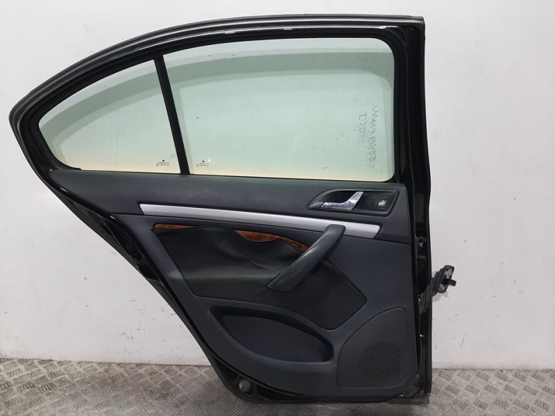 Recambio de puerta trasera izquierda para skoda octavia berlina (1z3) ambition referencia OEM IAM 1Z5833055 AMARILLO 