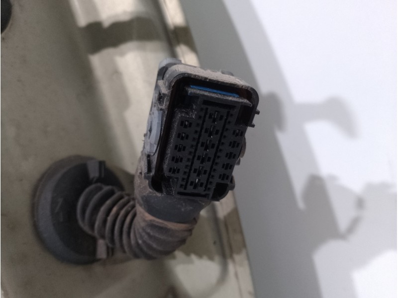 Recambio de puerta delantera izquierda para fiat grande punto (199) 1.4 8v dynamic referencia OEM IAM 0051846217  