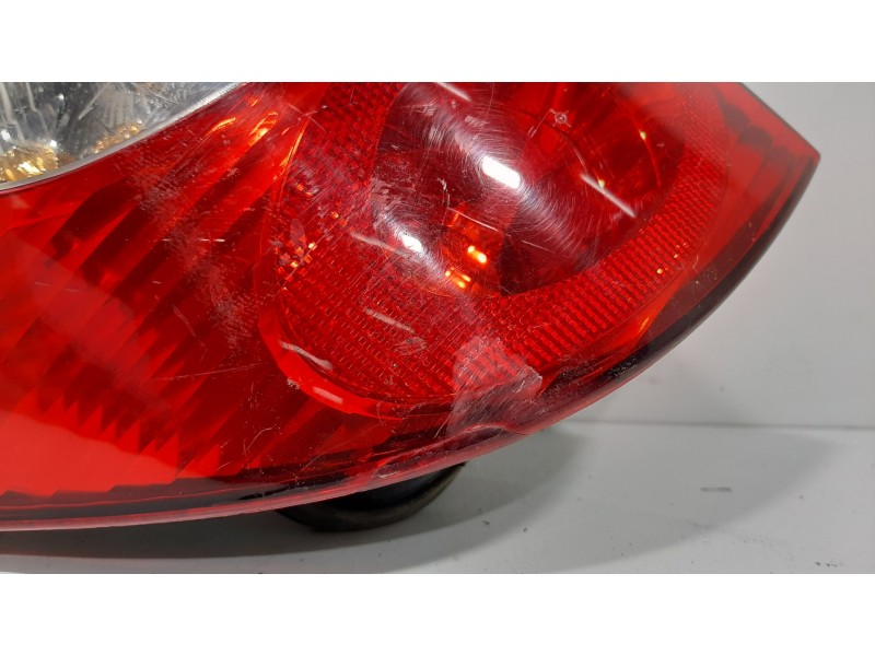 Recambio de piloto trasero izquierdo para renault laguna ii grandtour (kg0) gt referencia OEM IAM 8200703487  