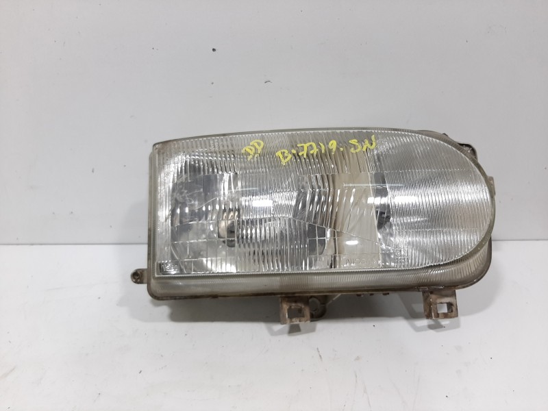 Recambio de faro derecho para nissan serena (c23m) 2.3 slx diesel referencia OEM IAM 260108C006  