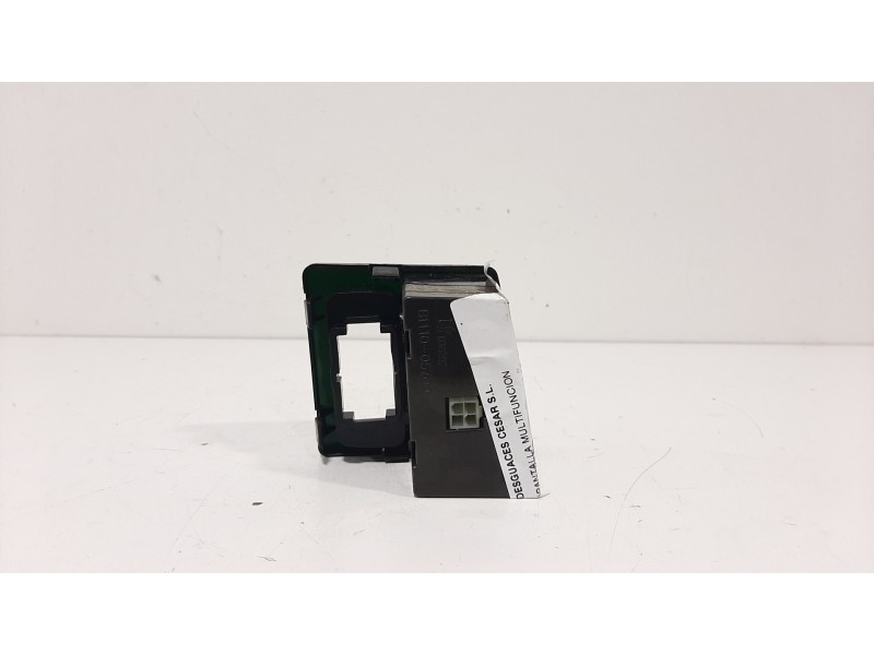 Recambio de pantalla multifuncion para ssangyong musso pick up 2.9 referencia OEM IAM 8111005700  