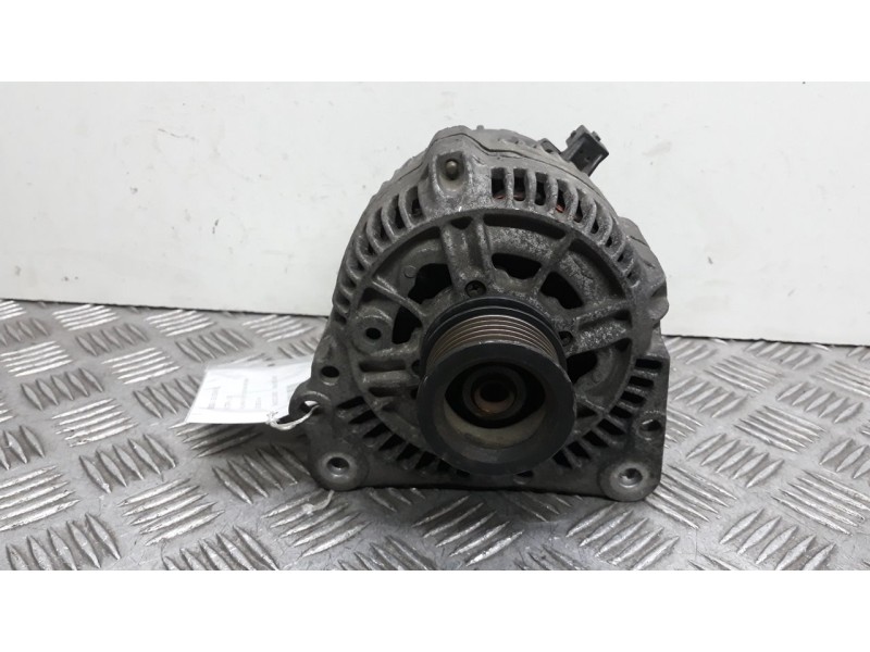 Recambio de alternador para volkswagen polo berlina (6n1) básico referencia OEM IAM 0123320007  028903025Q