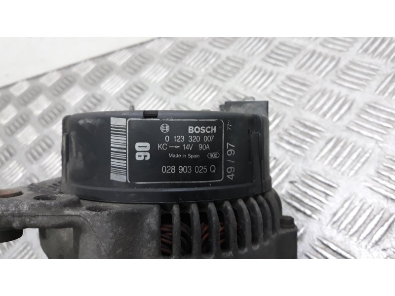 Recambio de alternador para volkswagen polo berlina (6n1) básico referencia OEM IAM 0123320007  028903025Q