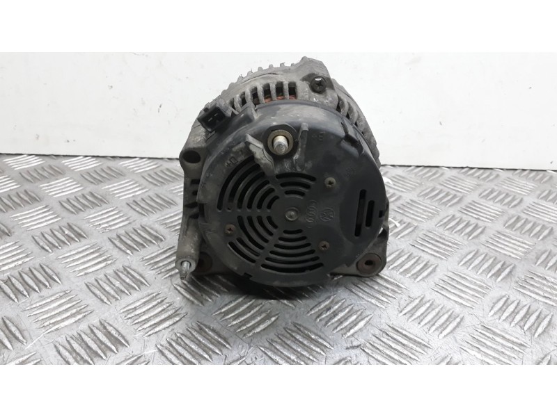 Recambio de alternador para volkswagen polo berlina (6n1) básico referencia OEM IAM 0123320007  028903025Q