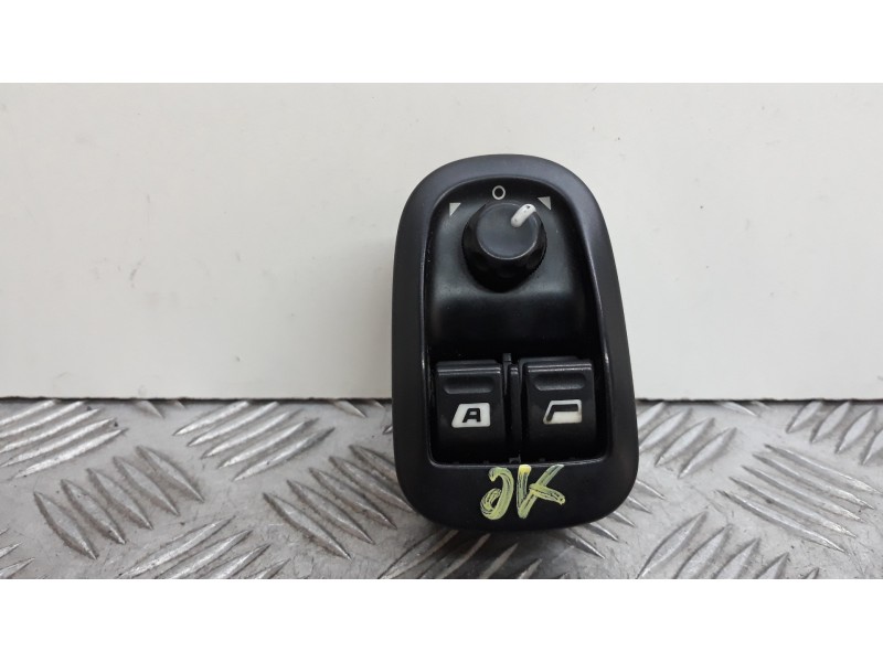 Recambio de mando elevalunas delantero izquierdo para peugeot expert kombi confort acristaldo (5 asientos) referencia OEM IAM   
