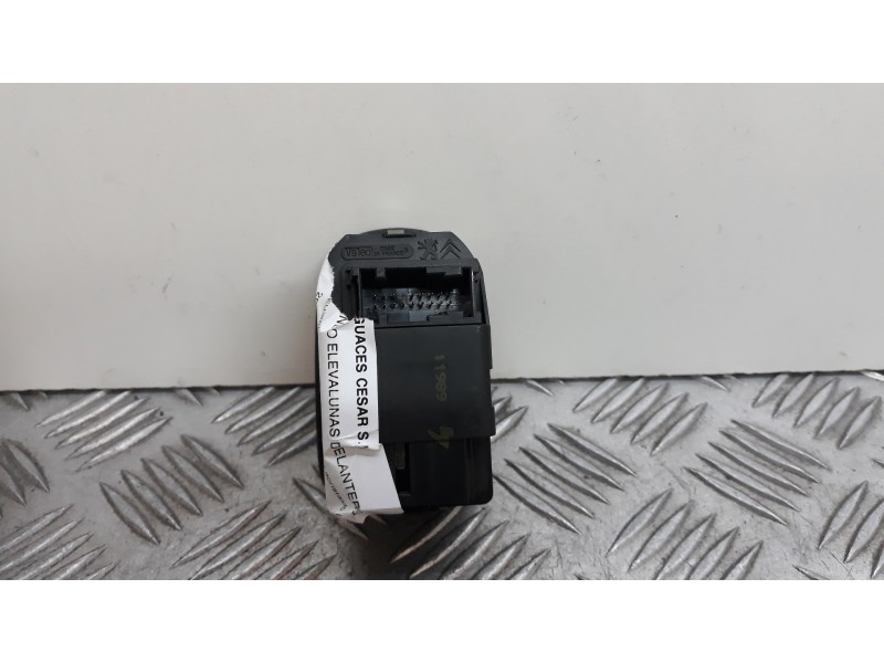 Recambio de mando elevalunas delantero izquierdo para peugeot expert kombi confort acristaldo (5 asientos) referencia OEM IAM   