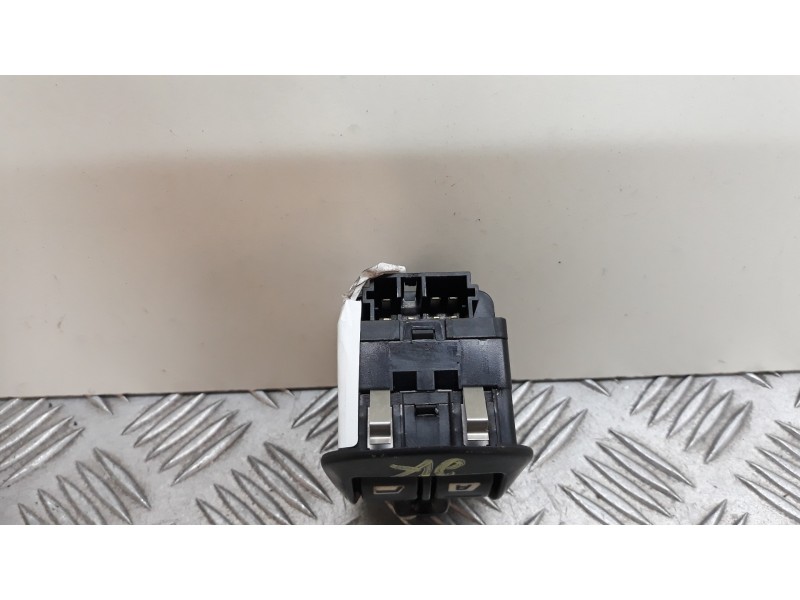 Recambio de mando elevalunas delantero izquierdo para peugeot expert kombi confort acristaldo (5 asientos) referencia OEM IAM   