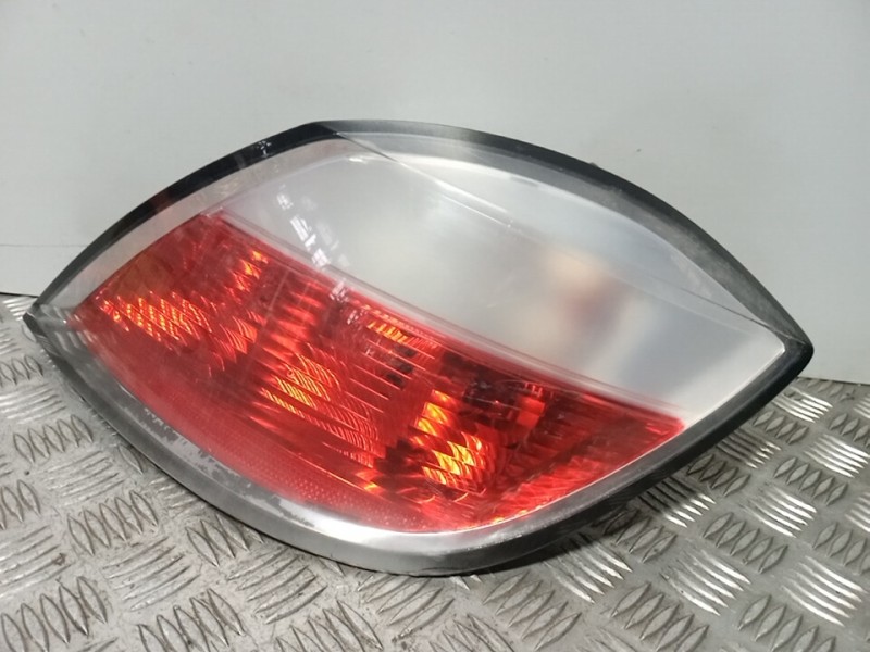 Recambio de piloto trasero derecho para opel astra h berlina cosmo referencia OEM IAM   