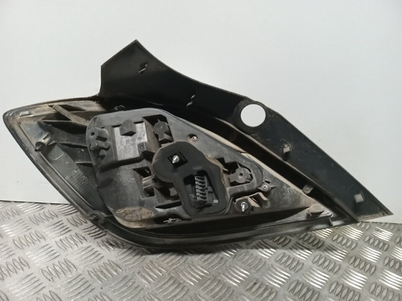 Recambio de piloto trasero derecho para opel astra h berlina cosmo referencia OEM IAM   