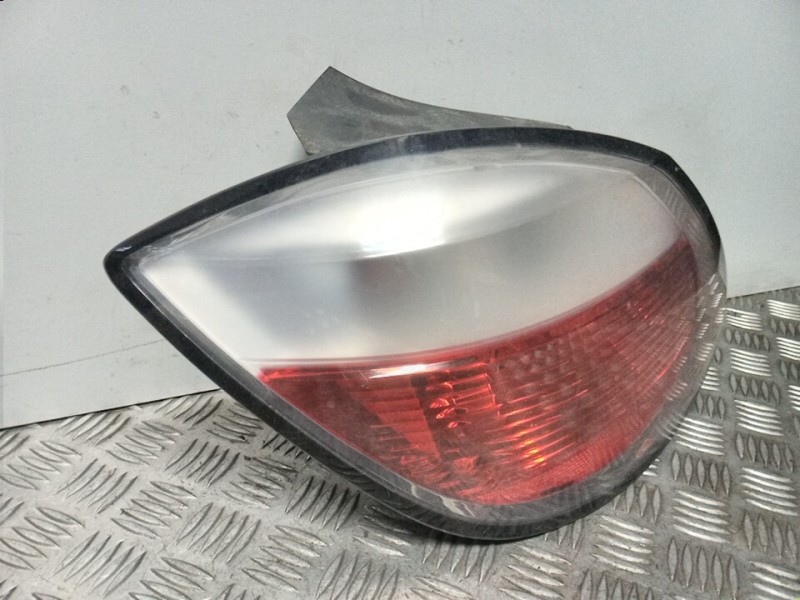 Recambio de piloto trasero izquierdo para opel astra h berlina cosmo referencia OEM IAM   