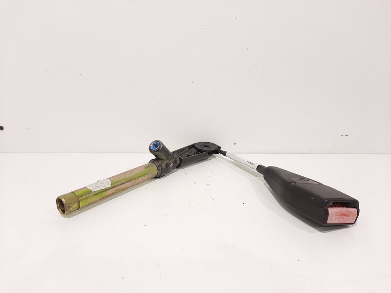 Recambio de enganche cinturon delantero derecho para ford focus berlina (cak) ambiente referencia OEM IAM   